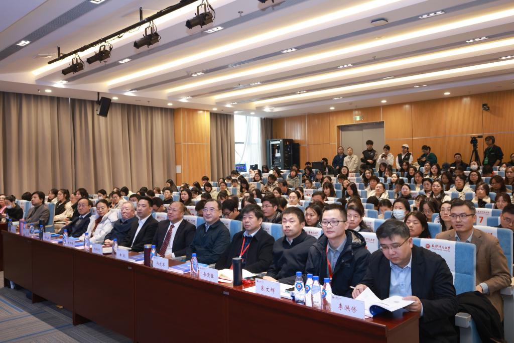 杨银付在讲话中指出