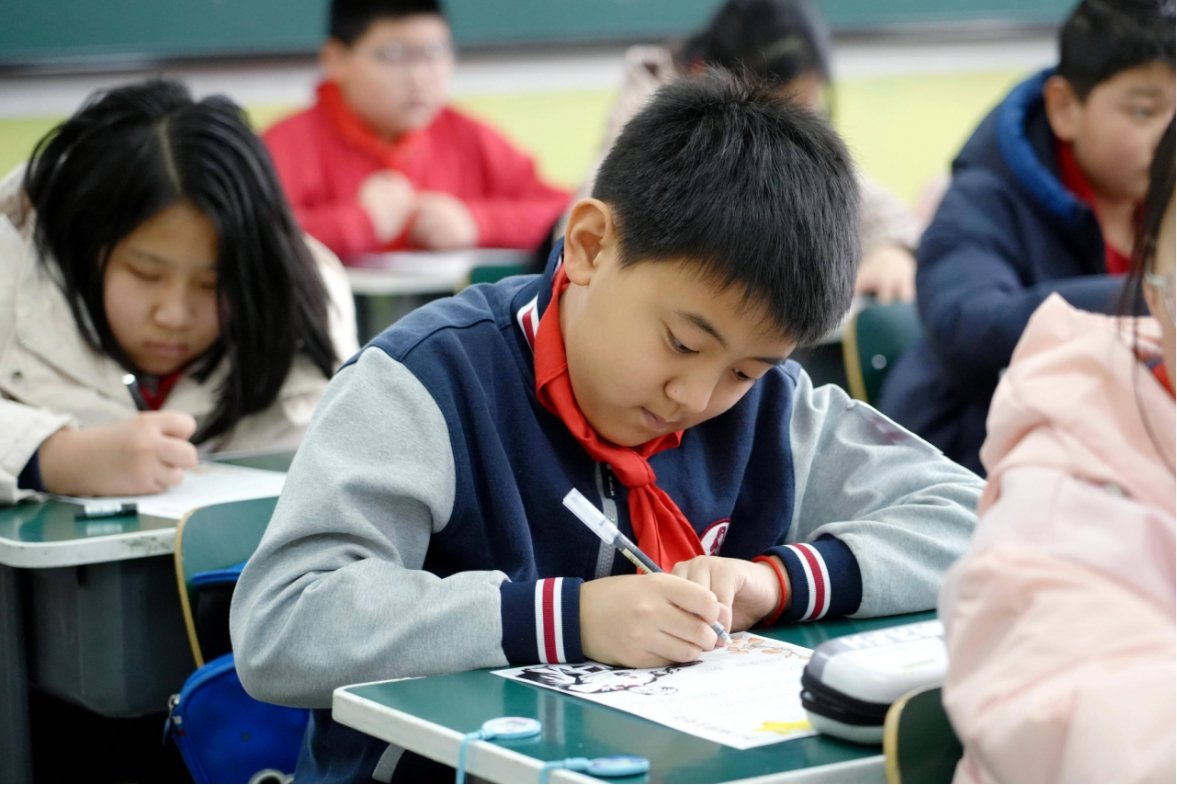 在第63个学雷锋纪念日到来之际