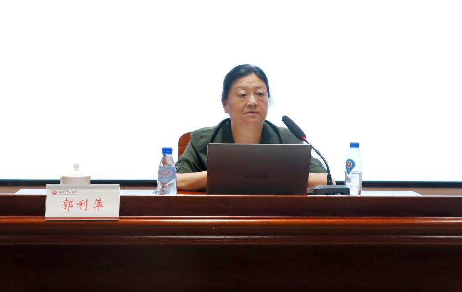 照片1(1) 师生代表180余人参加